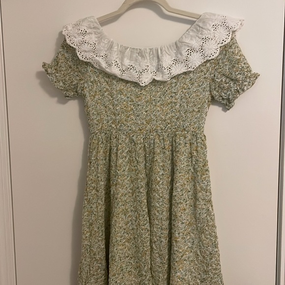 Urban Revivo ASOS - Frill Neck Floral Dress in Green - Picture 8 of 8